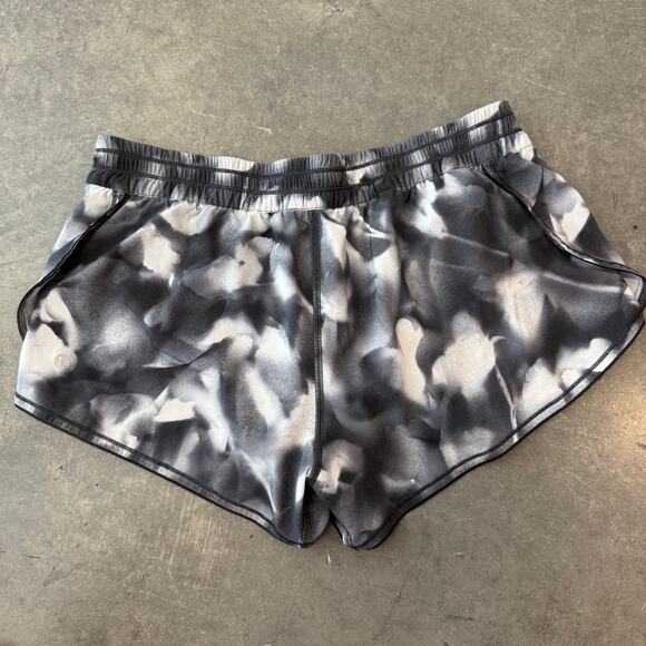 Lululemon Seek the Heat II Hotty Mini Athletic Running 2.5" Black White Shorts 8 - Picture 2 of 6